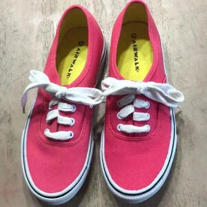 Airwalk pink canvas sneakers 5 1/2
